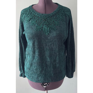 Women's Maurices Green Lace Trim Pullover Top Size M